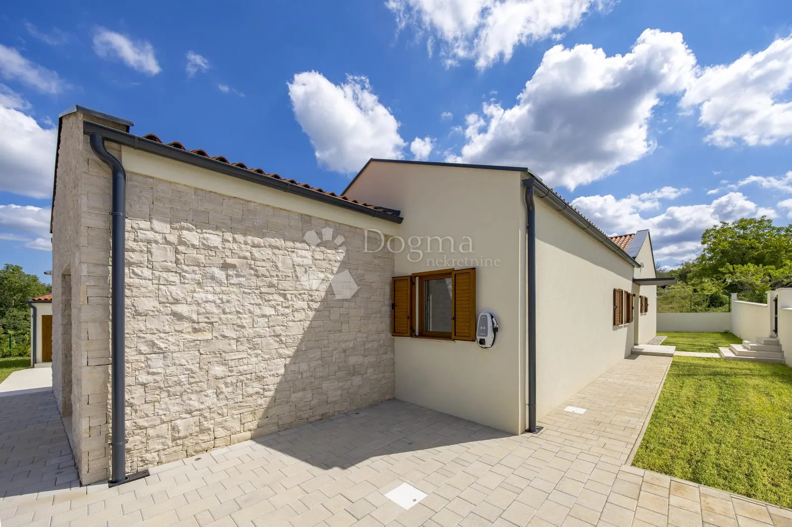 prekrasna obiteljska prizemnica s bazenom u centralnoj istri - slika 27