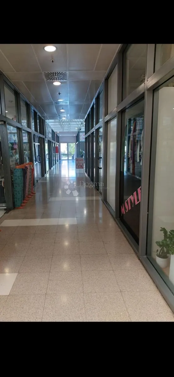 poslovni prostor 58 m² – trgovački centar city galleria, relja - slika 2