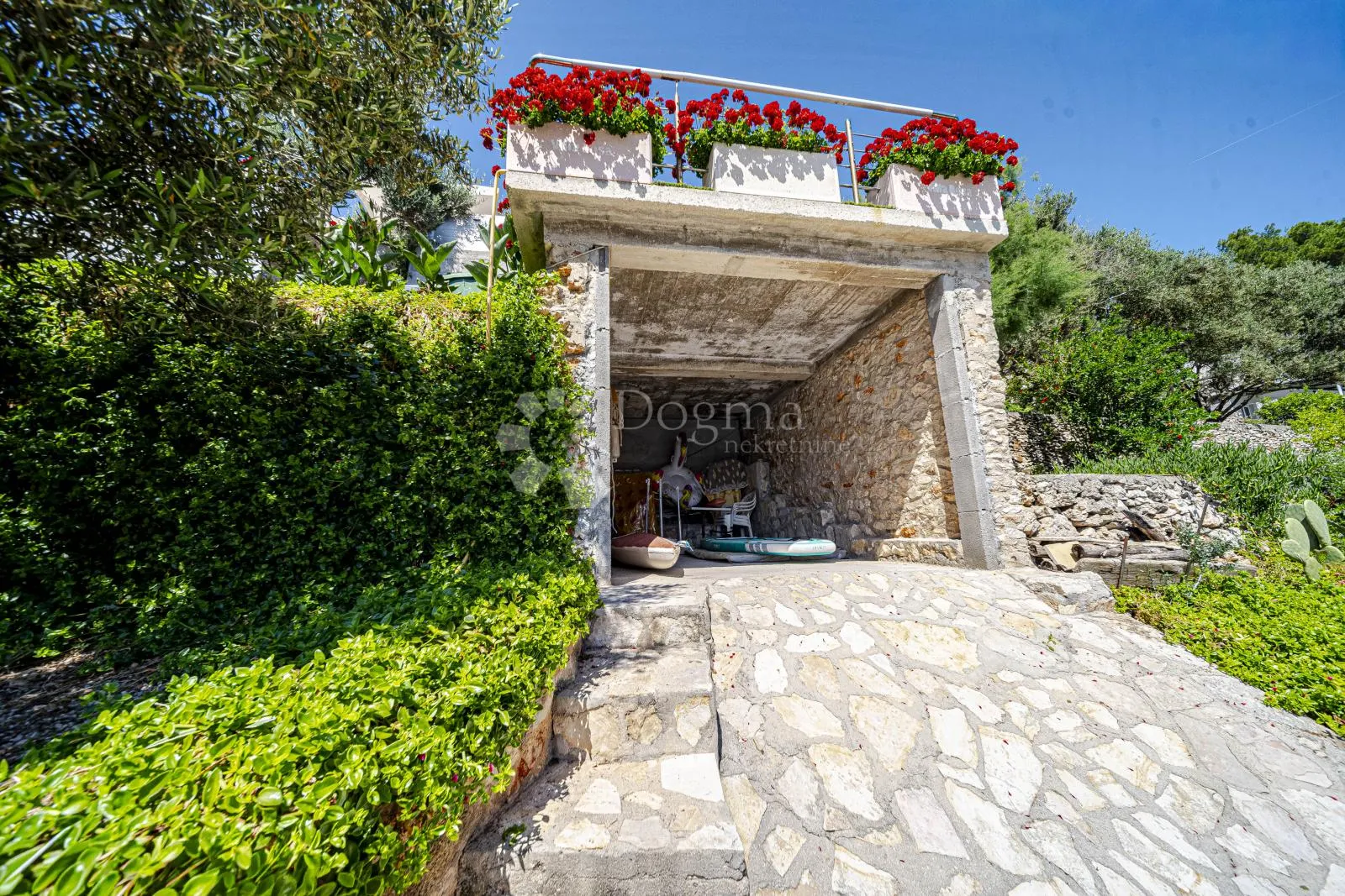 prvi red do mora: samoodrživa apartmanska vila s uhodanim poslovanjem – vela luka, korčula - slika 79