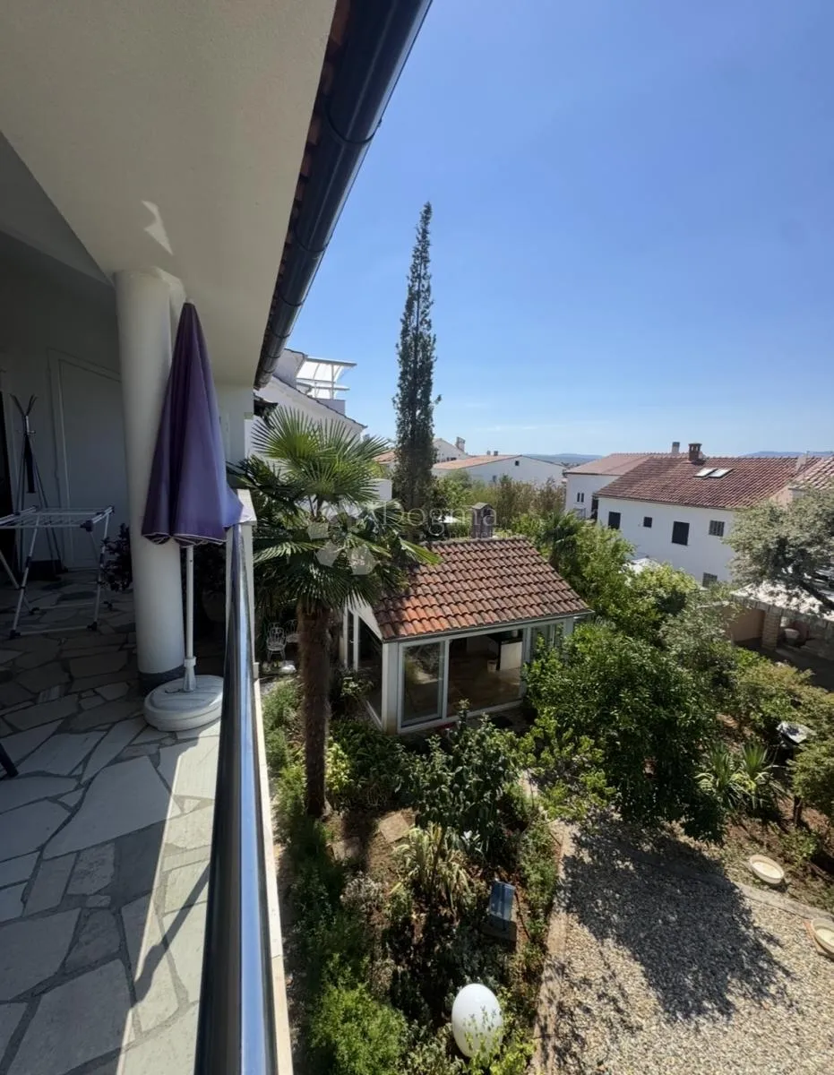 kuća sa 3 odvojena apartmana - slika 11
