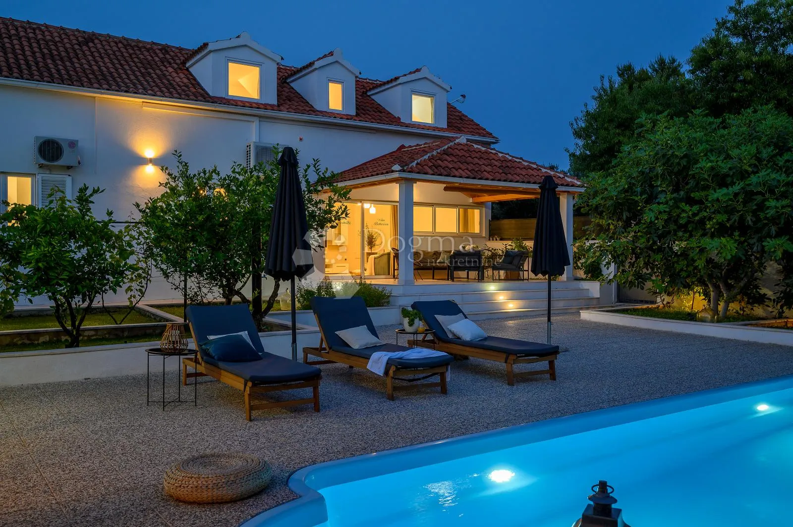 prekrasna vila s bazenom - slika 25