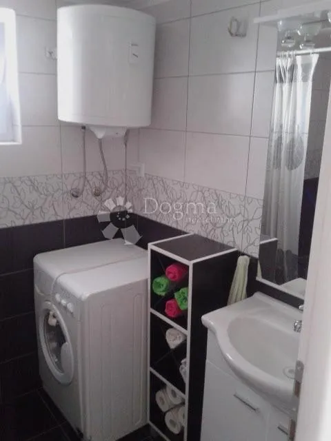 žaborić- predivna apartmanska kuća s pogledom na more - slika 19