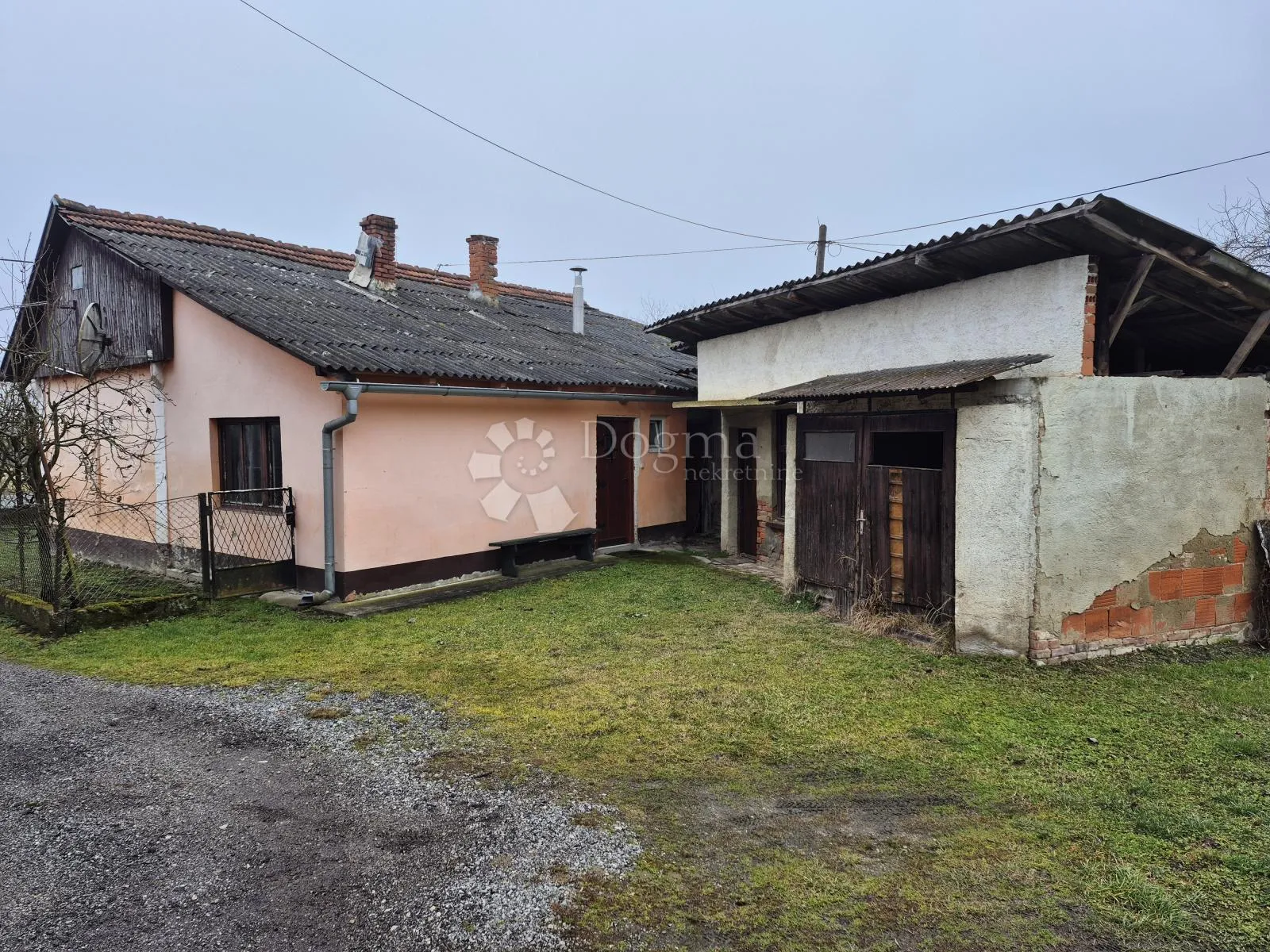 kuća s velikom okućnicom uz cestu zabok–bedekovčina - slika 1
