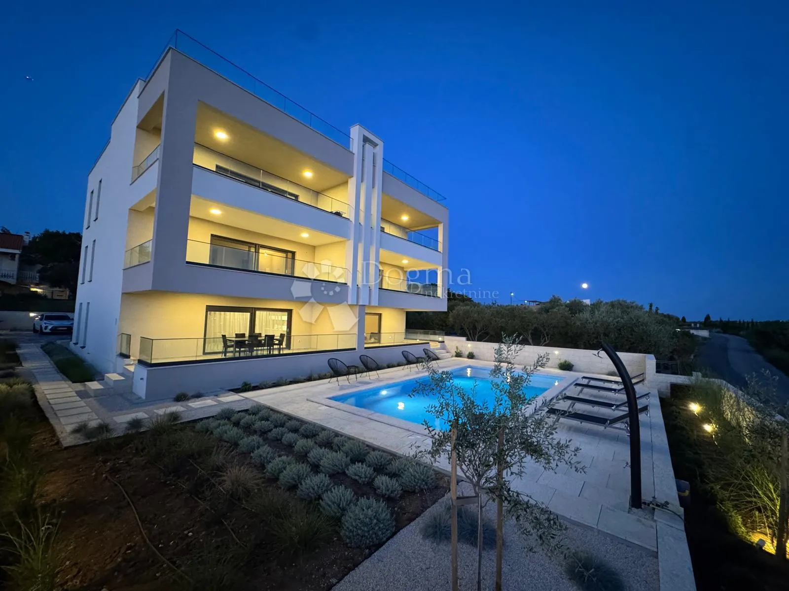 crno, zadar -luksuzan trosoban stan - prizemlje s bazenom 100 m² - slika 15