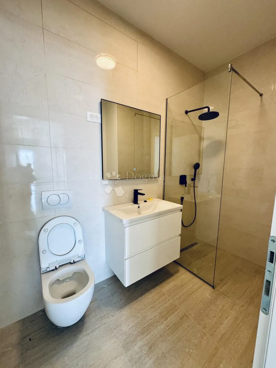 penthouse 20m od mora, maslenica - slika 10
