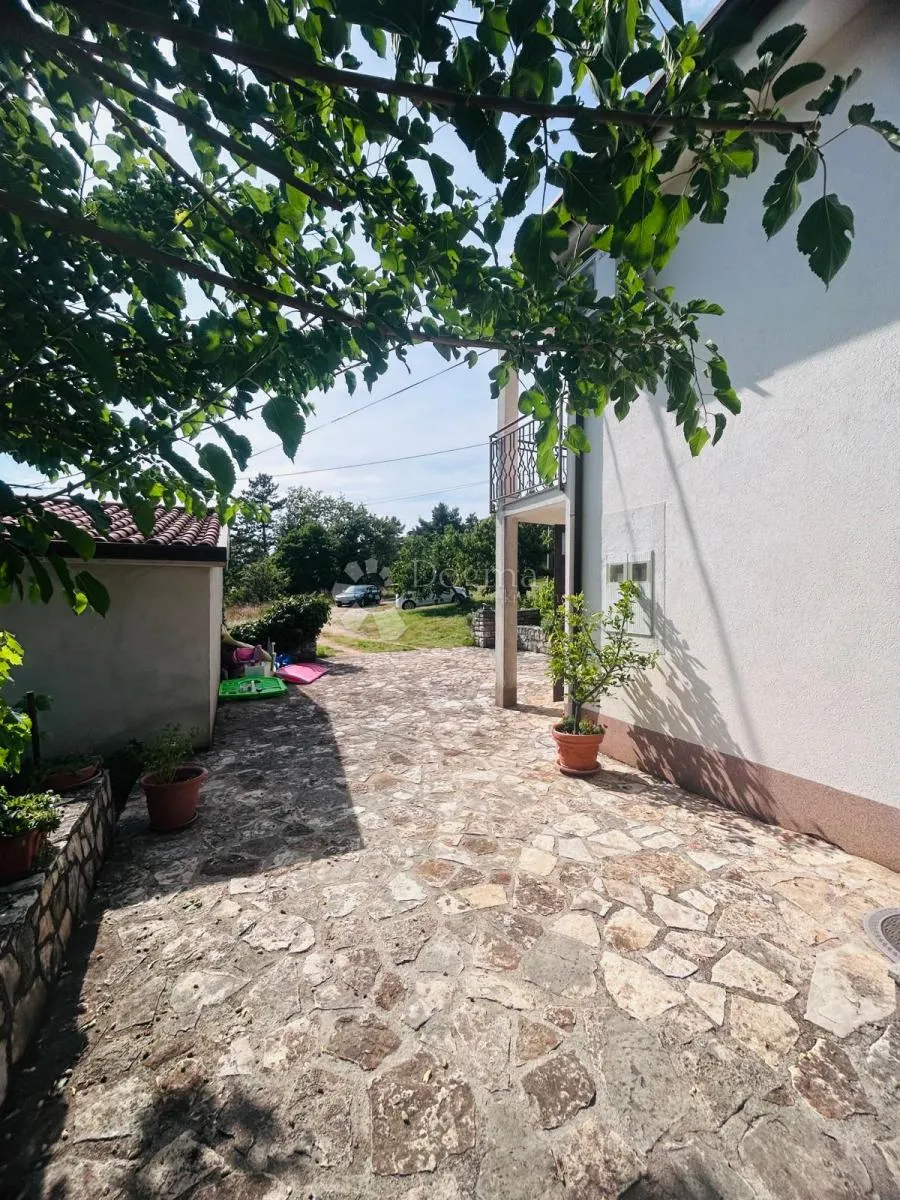 prilika!kuća s dva stana + 8153 okućnice - buje - slika 8