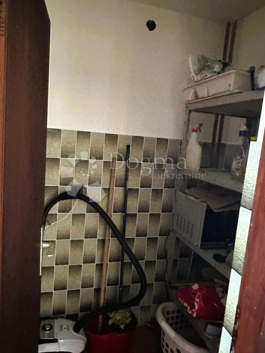 kuća s poslovnim prostorom pogodna za smještaj većeg broja ljudi - slika 27