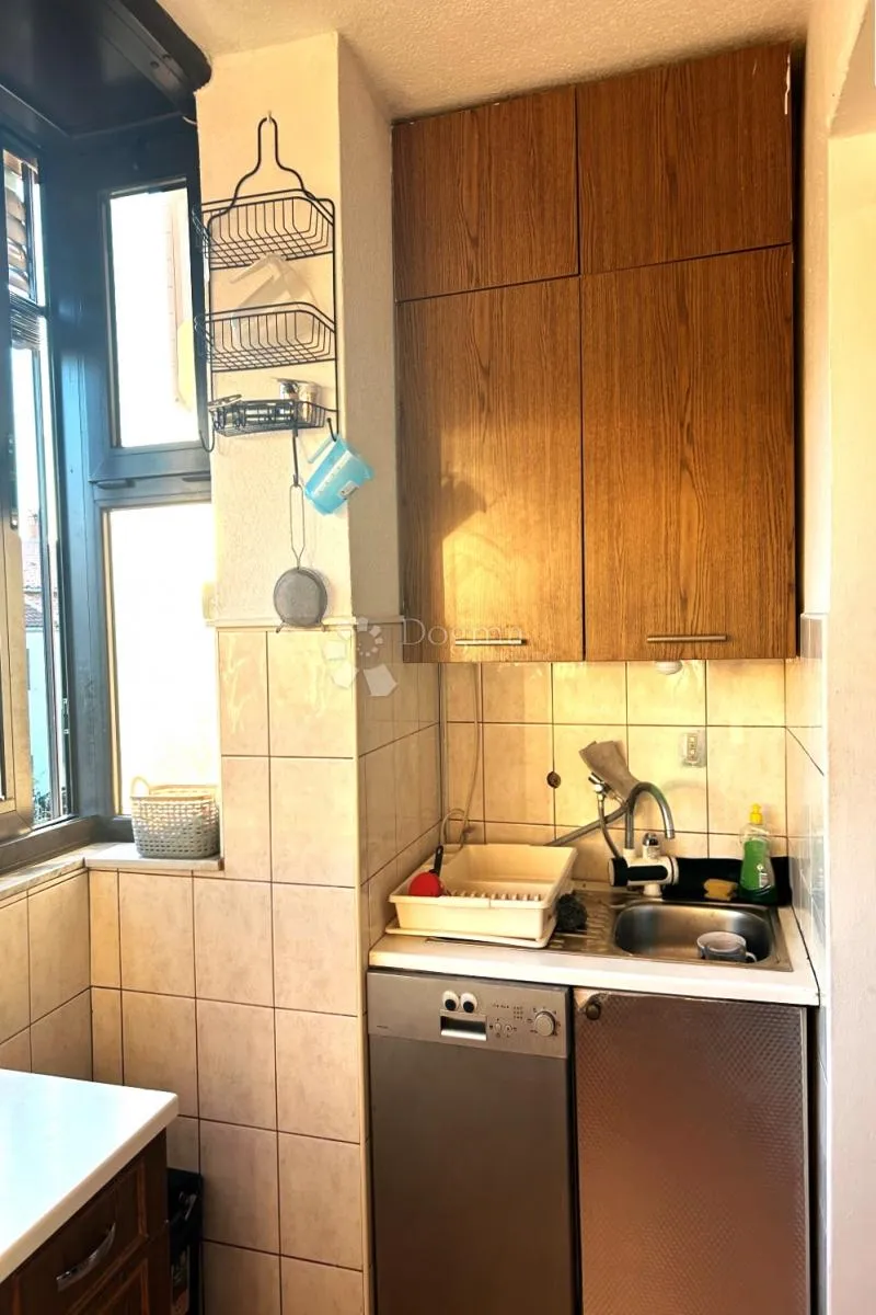 rovinj – kvalitetan stan s terasom i dvorištem - slika 24