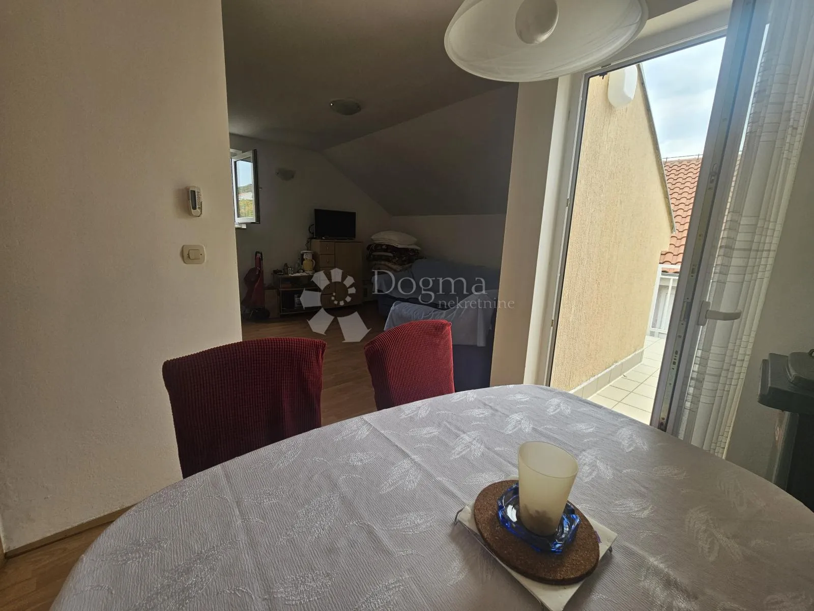mali apartman s pogledom na more - slika 9