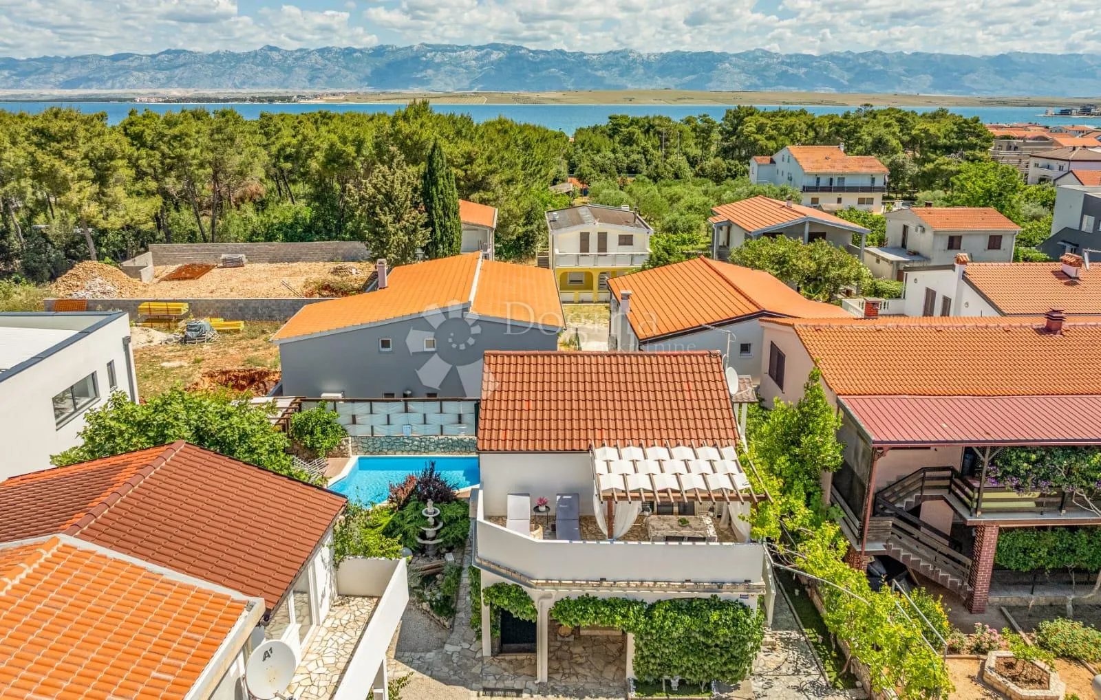 tri apartmana s bazenom - slika 4