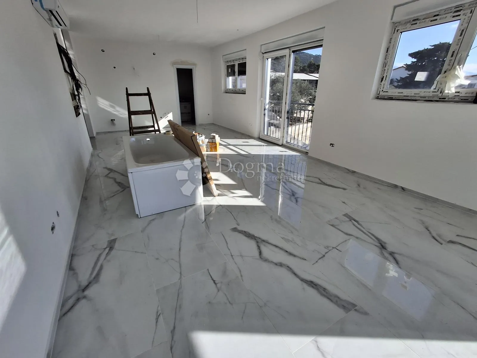 banjol. penthouse sa predivnim pogledom na stari grad - slika 5