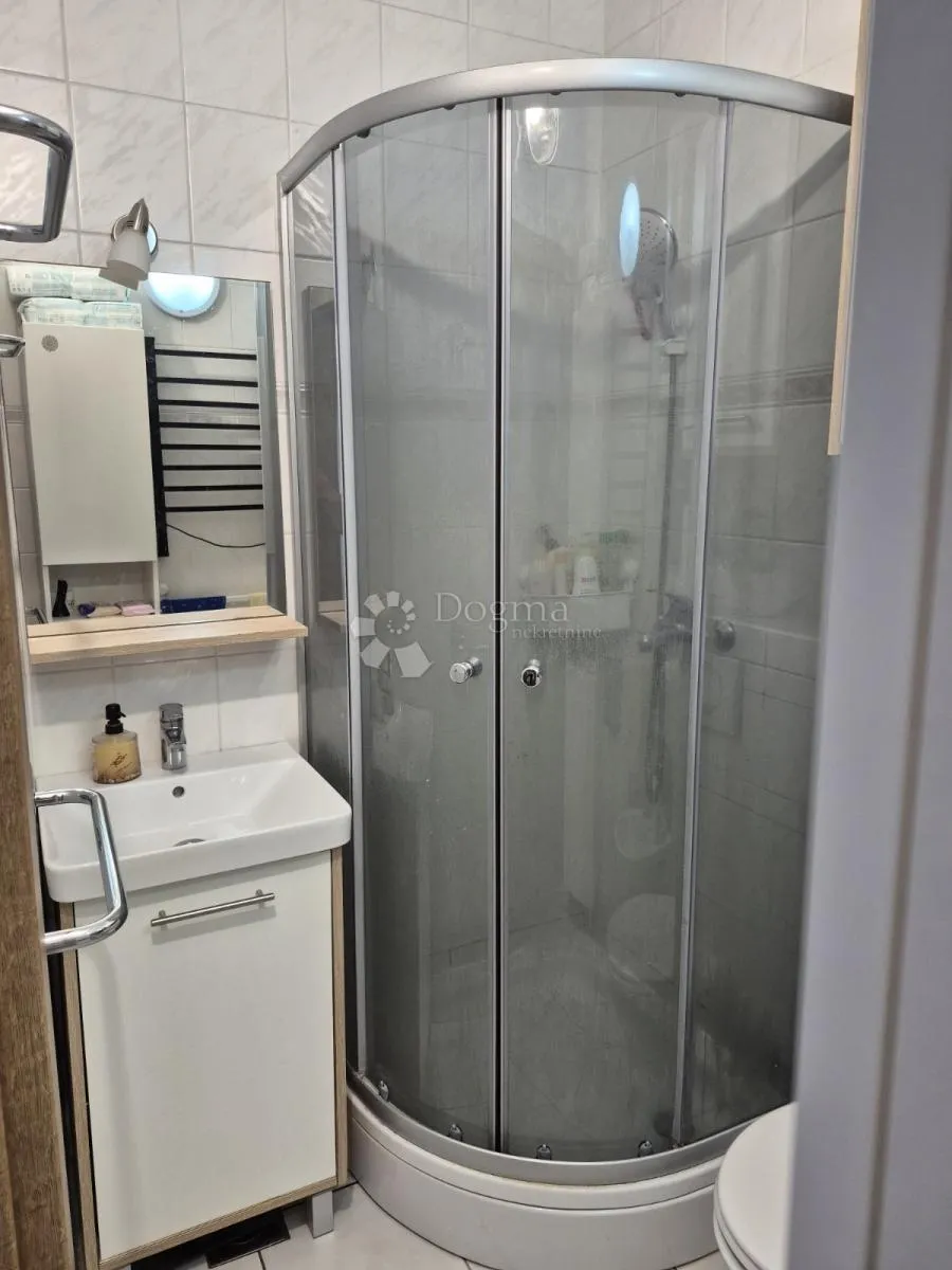 grad krk - atraktivan apartman sa panoramskim pogledom na more, svega 150 od mora - slika 17