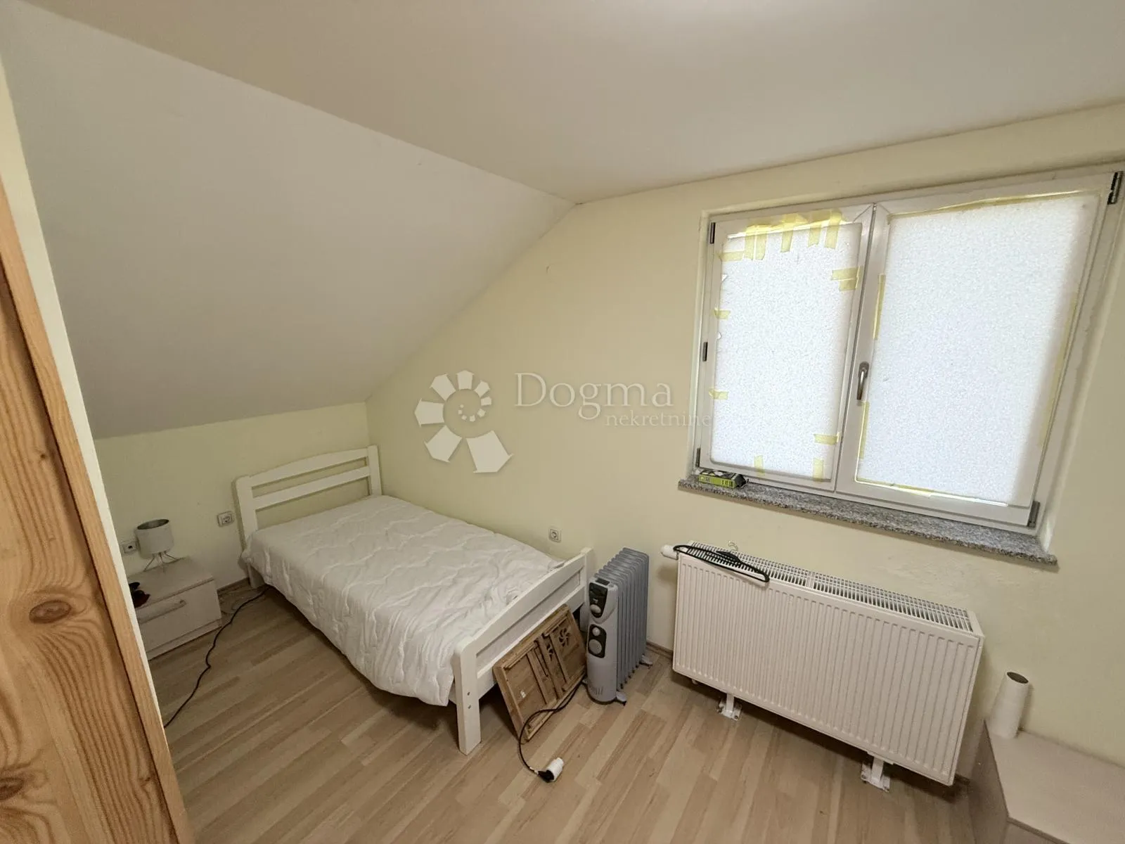prostrana obiteljska kuća u petrinji - 230m² - slika 16