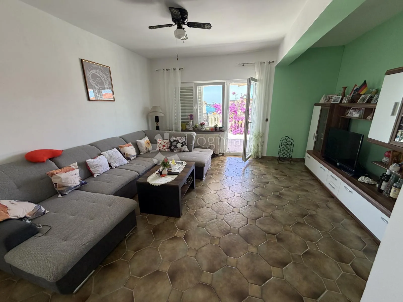 prilika u brodarici- kuća blizu mora, s 6 apartmana i 3-sobnim stanom!! - slika 33