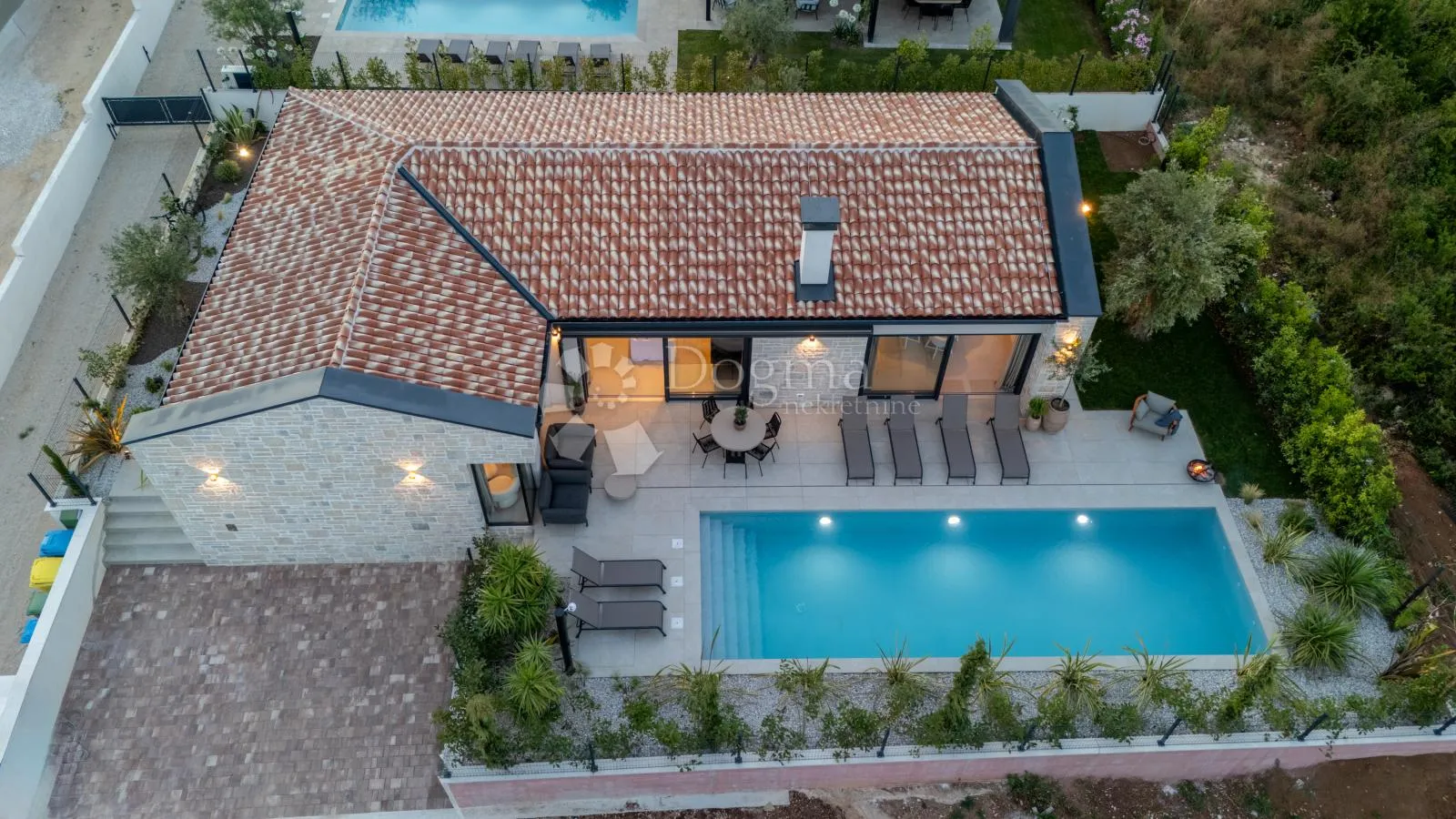 potpuno opremljena vila s 3 spavaće sobe i bazenom – poreč, istra - slika 1