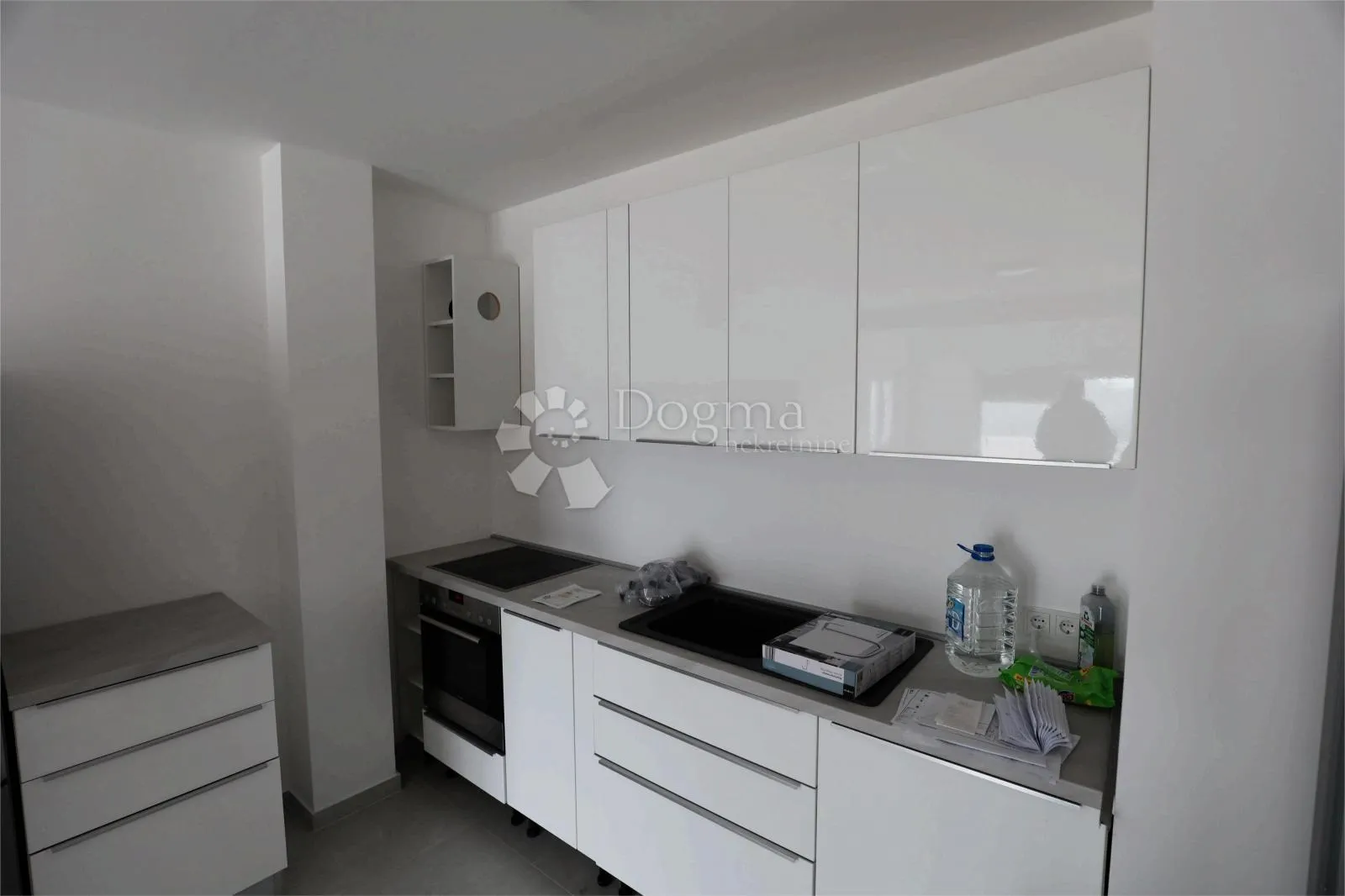 trosobni apartman u mirnom dijelu sukošana - slika 6