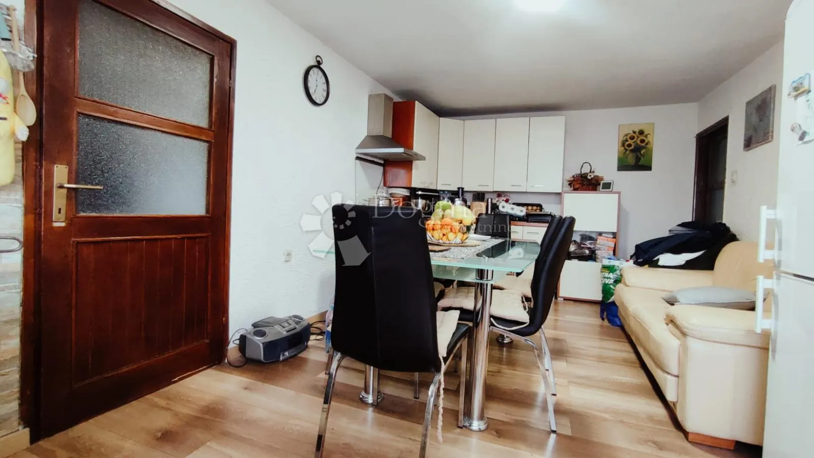 kuća sa građevinskim zemljištem - slika 2
