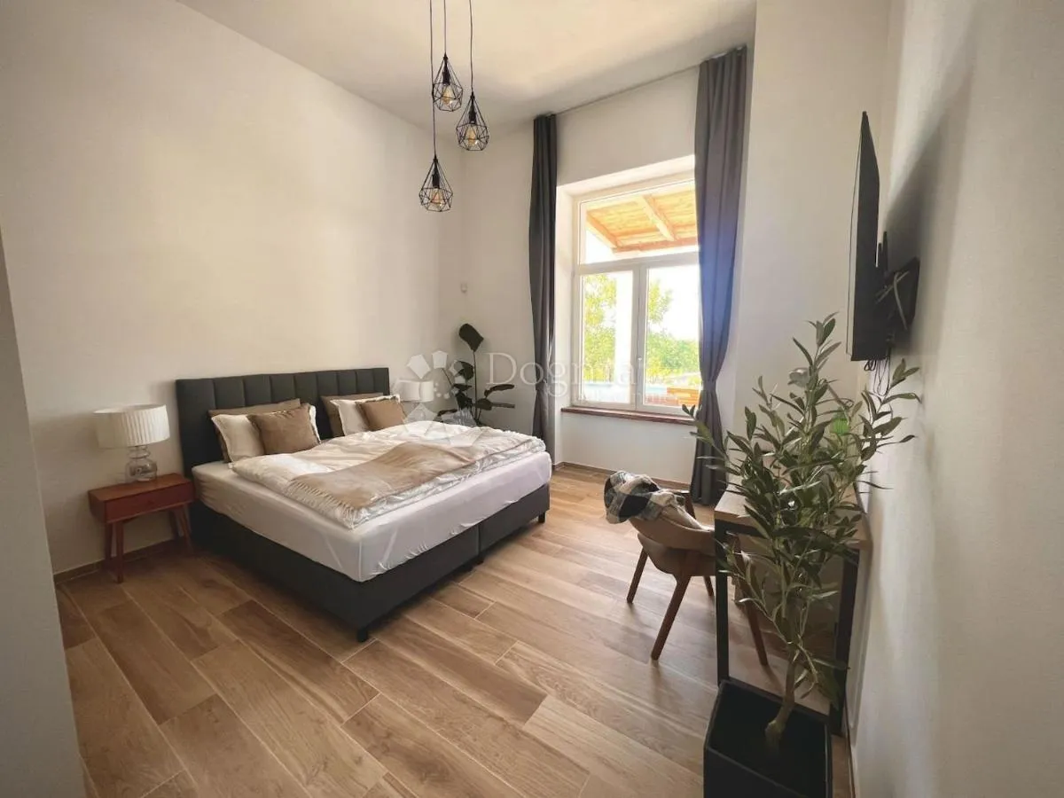 raskošna villa s pogledom - slika 16