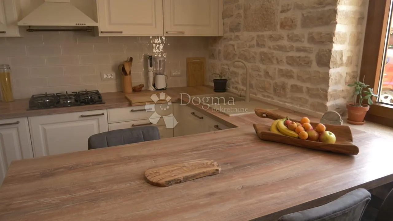 prilika! kamena kuća 5 minuta od mora! - slika 35