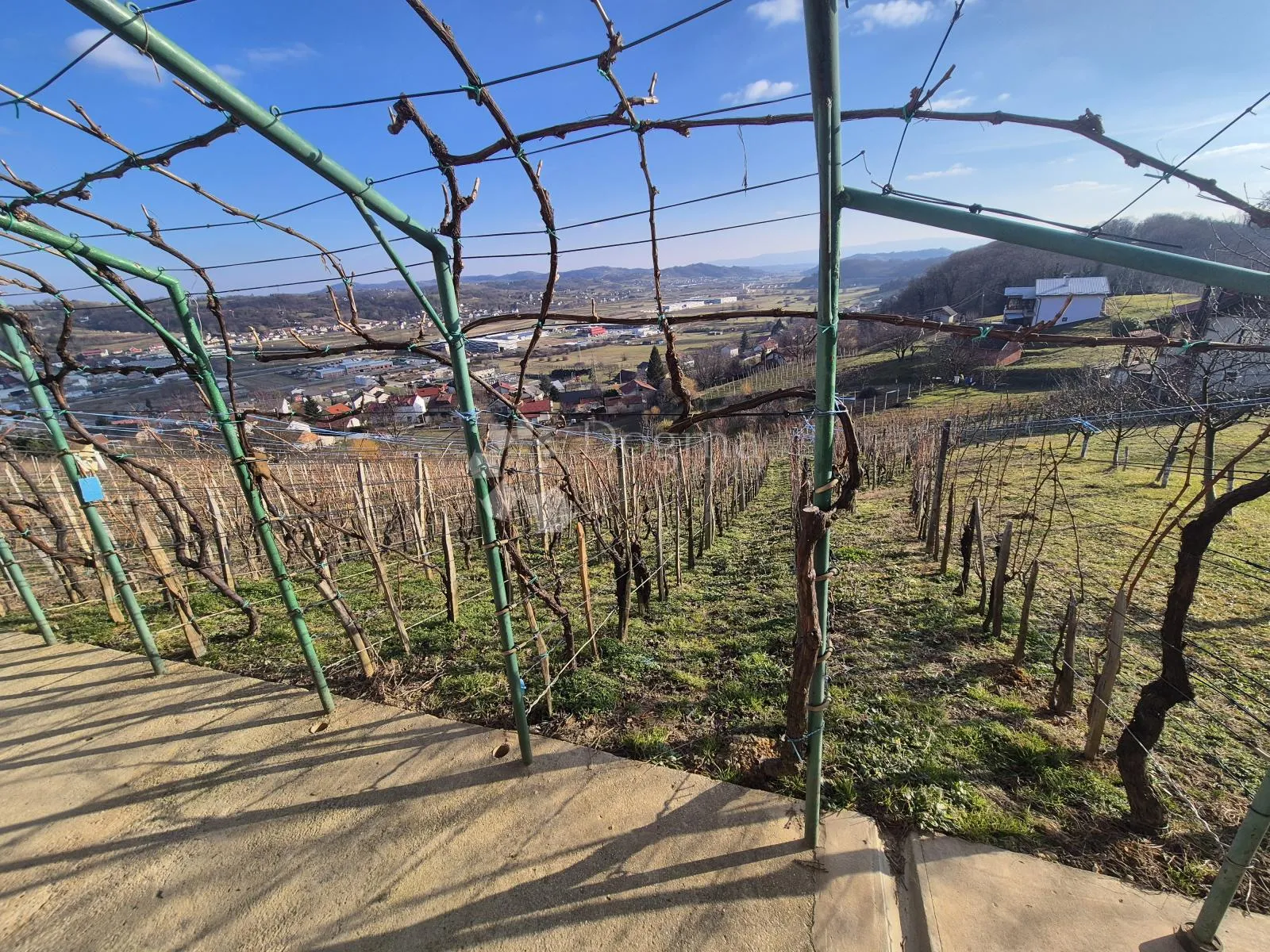 dvije vikendice sa vinogradom na brijegu iznad krapine! - slika 8