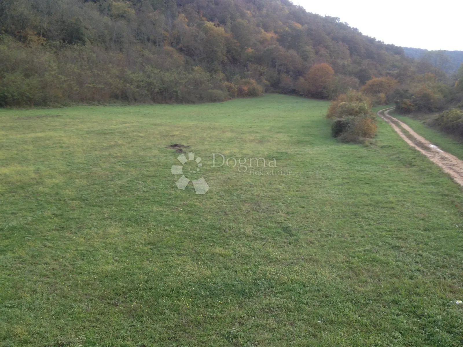 predivno zemljište od 13.270m2 u blizini potoka - slika 1