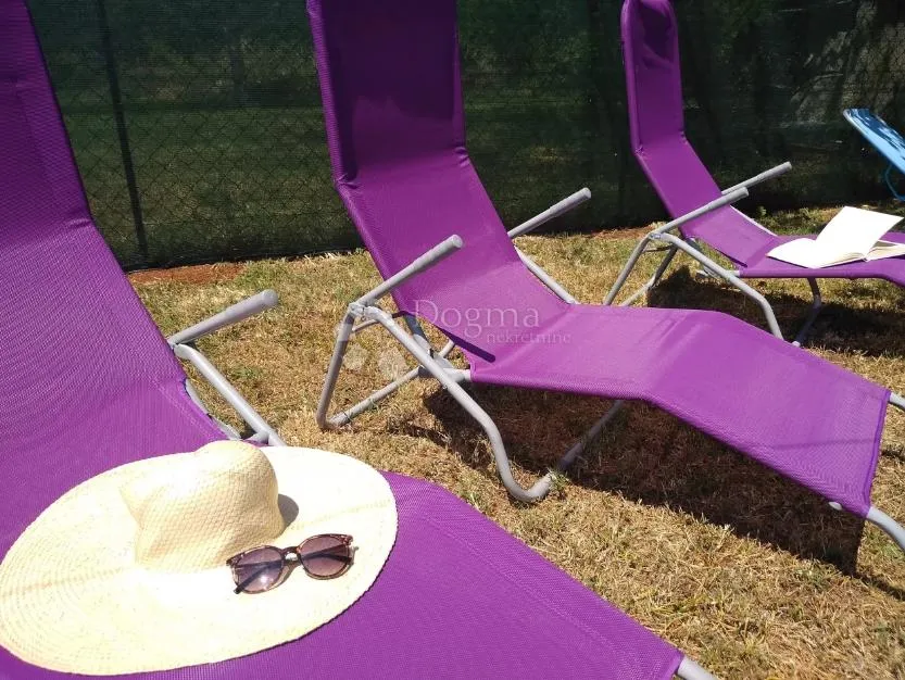 dugoročni najam – kuća lilla, 69 m² + 800 m² privatne okućnice, loborika - slika 3