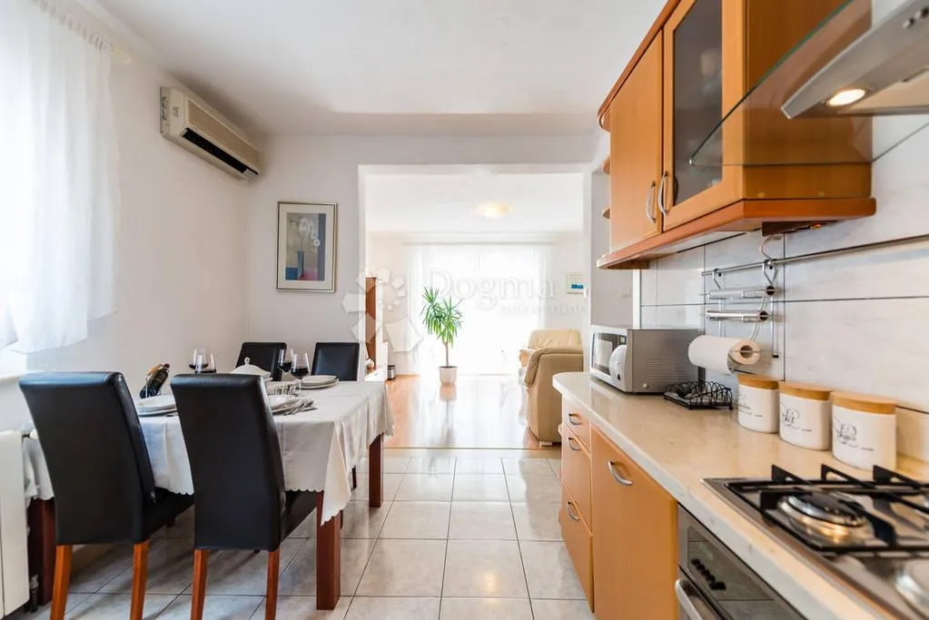 apartmanska kuća bol - slika 6