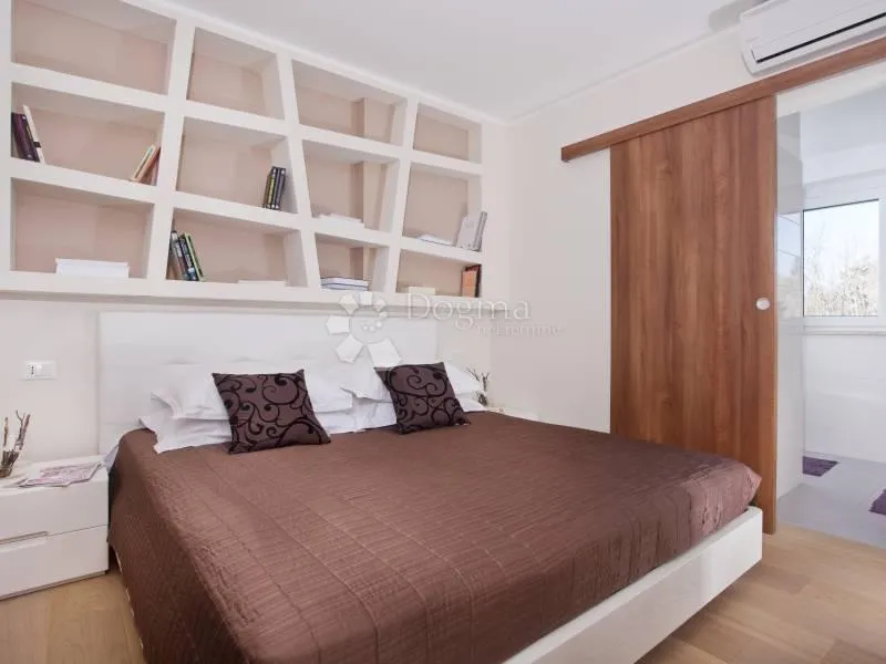 prekrasna villa s bazenom sa prostranom okućnicom od čak 4260m2 - slika 6