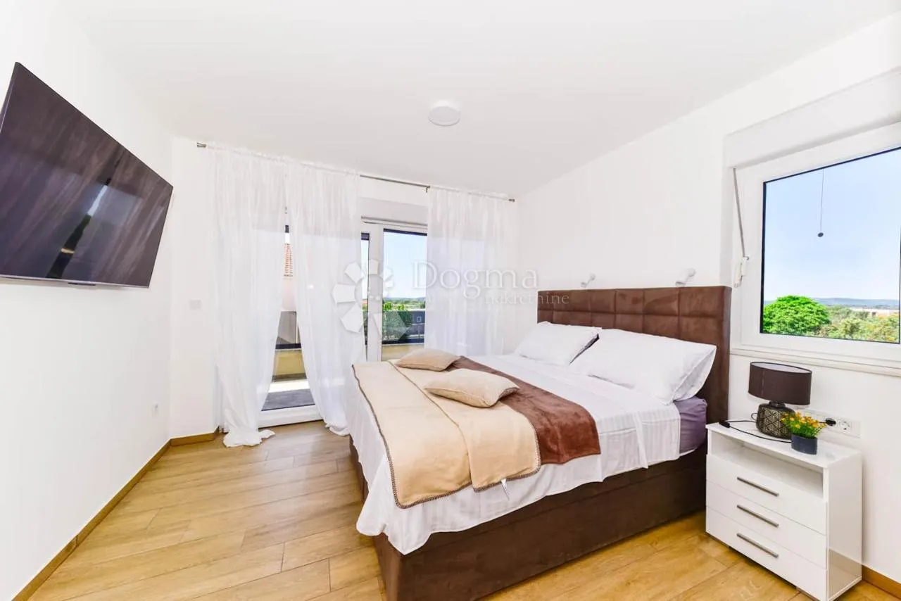 novogradnja vila s bazenom u blizini plaže jadrija 140m2 - slika 16