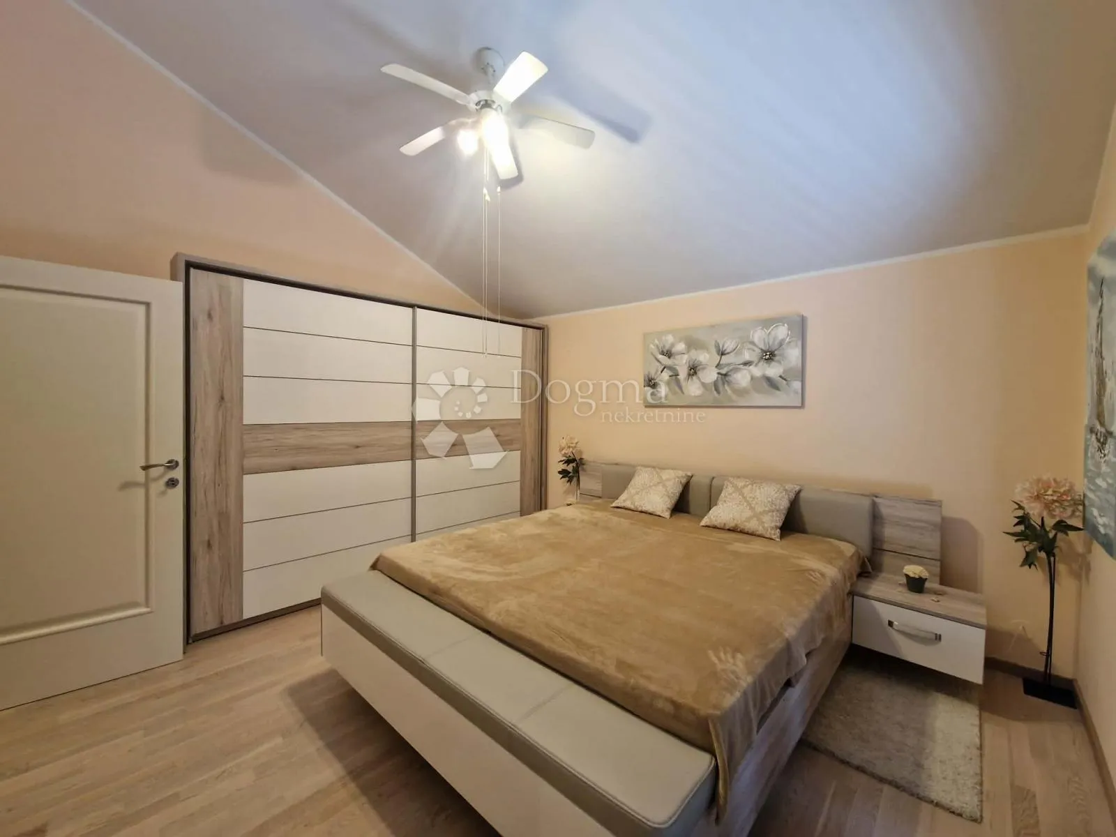 kuća s 4 apartmana - drugi red od mora - slika 52