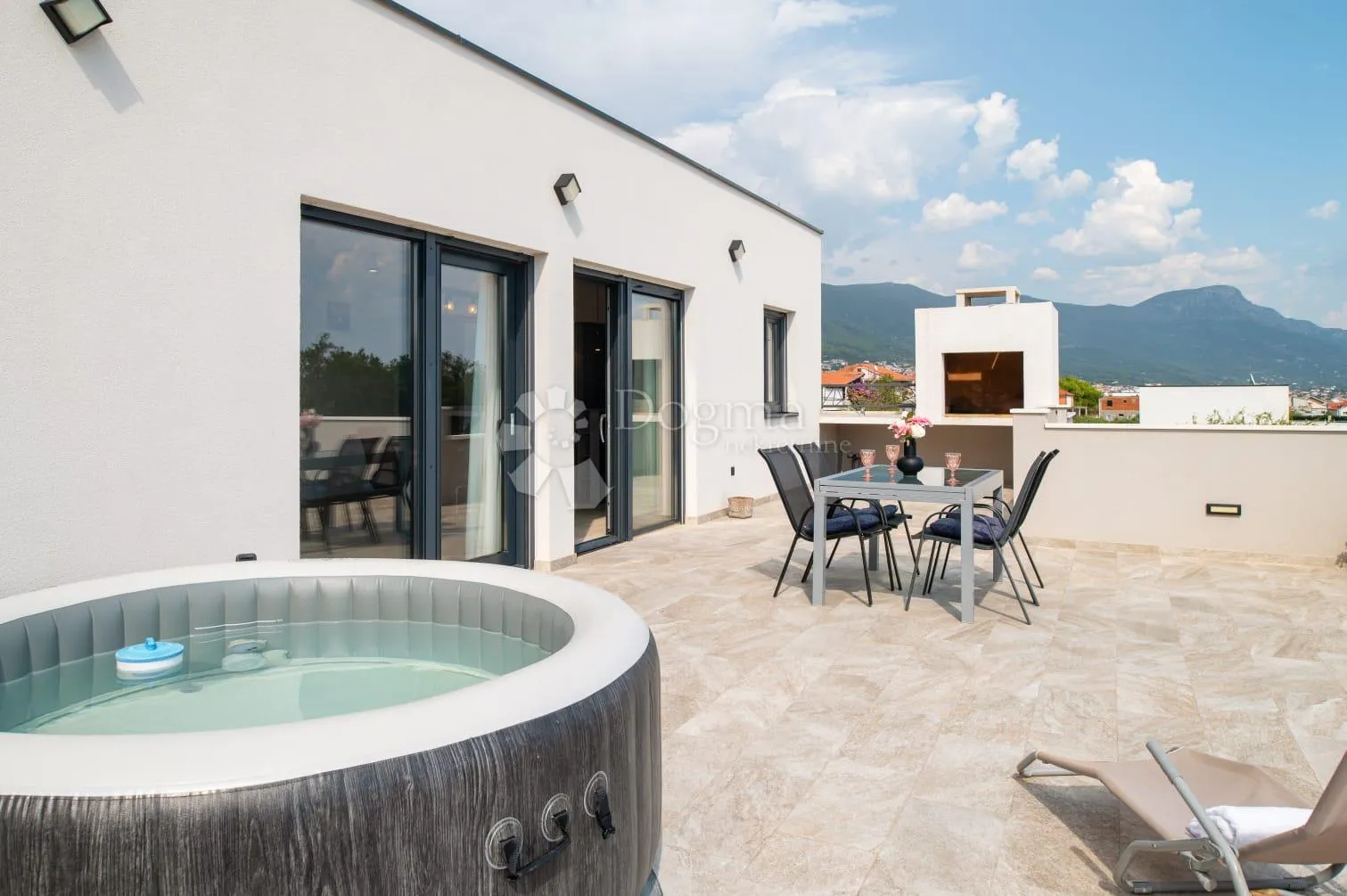 villa sa bazenom - slika 22