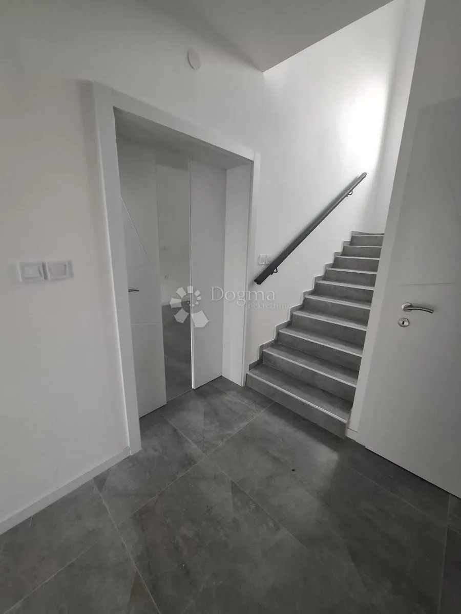 moderna novogradnja u murvici - slika 24