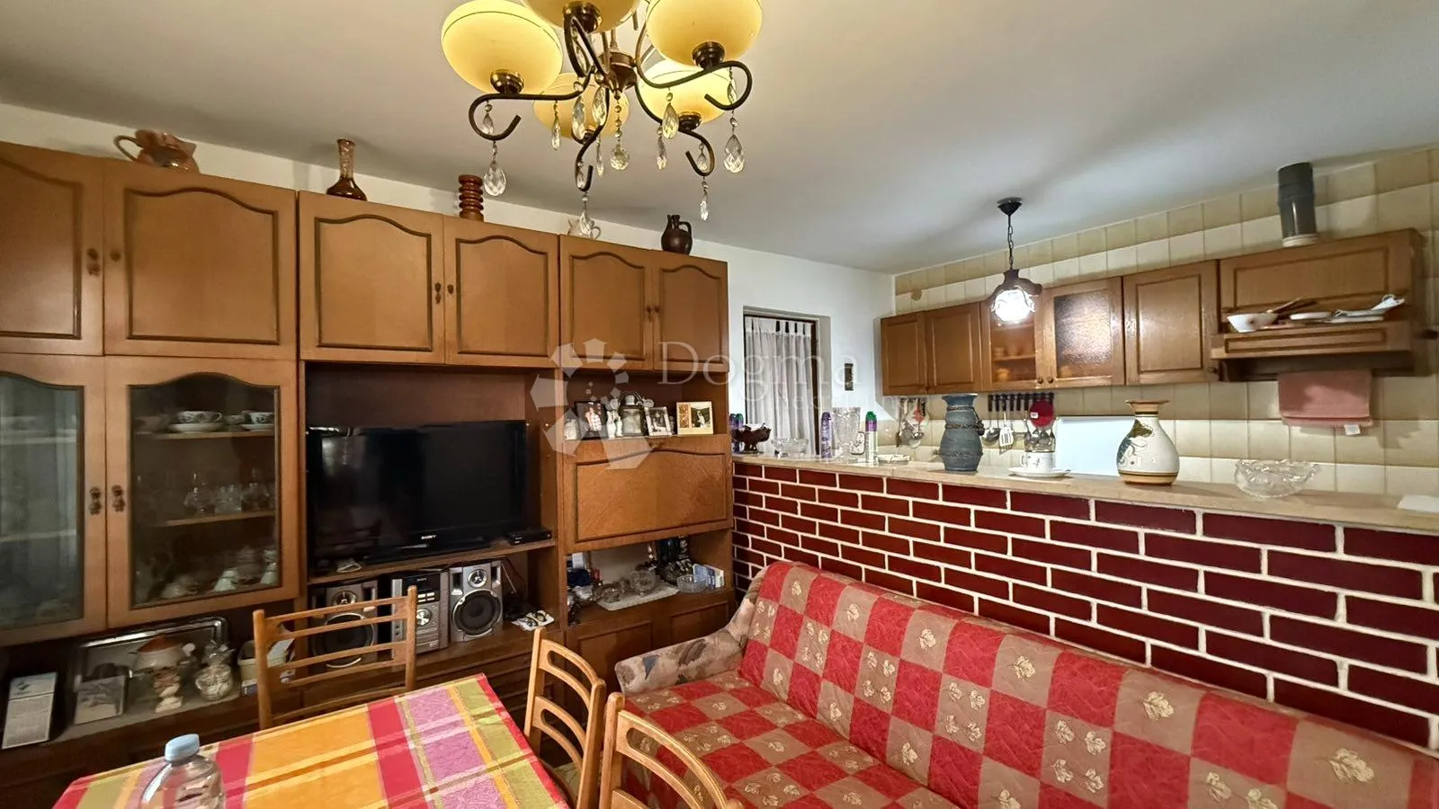 kuća s dva stana i građevinskom okućnicom 4740m2 u okolici labina - slika 9