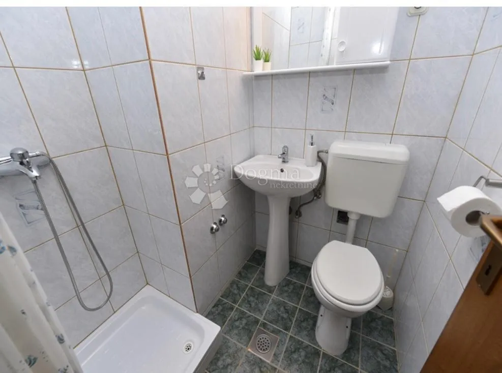 villa s bazenom u privlaci - slika 14