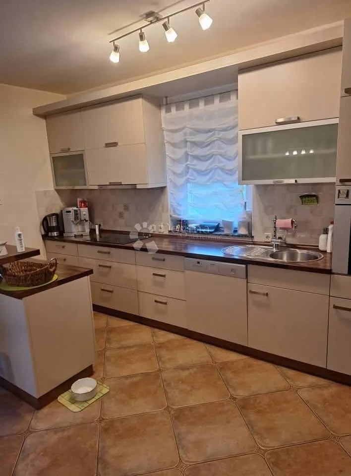 kuća s 3 stana na prodaju – kutina - slika 4