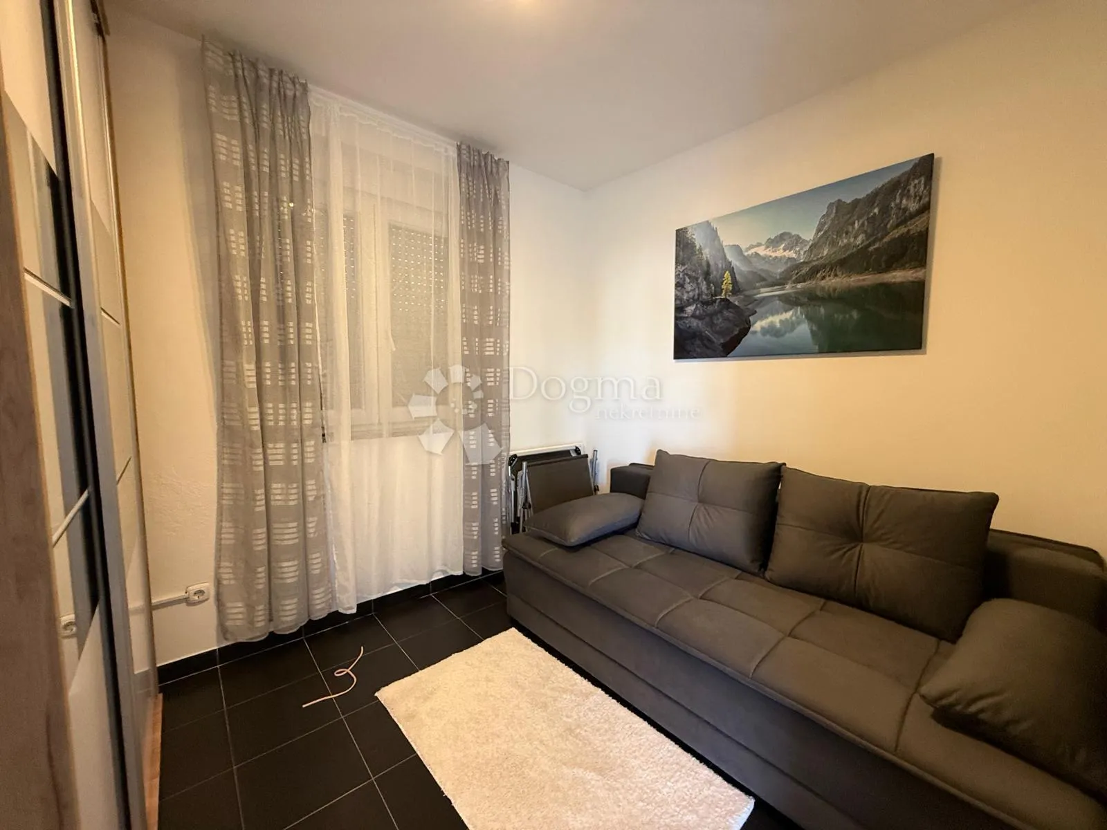 prostran moderan apartman velike terase 200 m od mora - slika 15