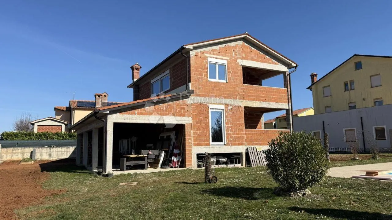 roh bau kuća sa 2 stana i gotovim bazenom - slika 2