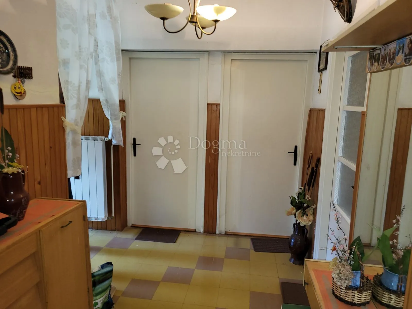 etaža sa garažom i dvorištem blizu mora - slika 8