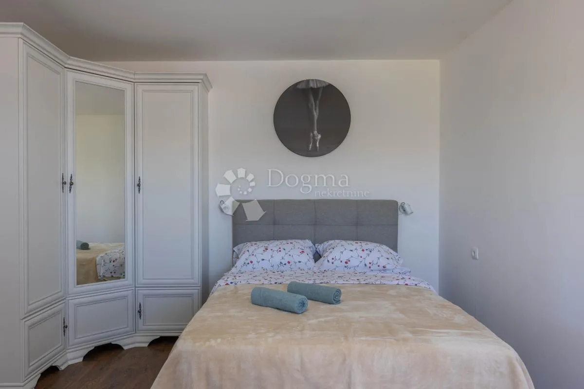 apartman atraktivna lokacija karlobag - slika 8
