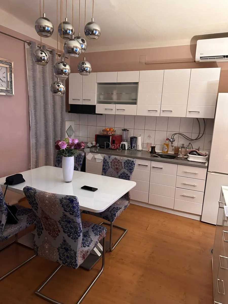 stan u centru zadra 41 m2 - slika 8