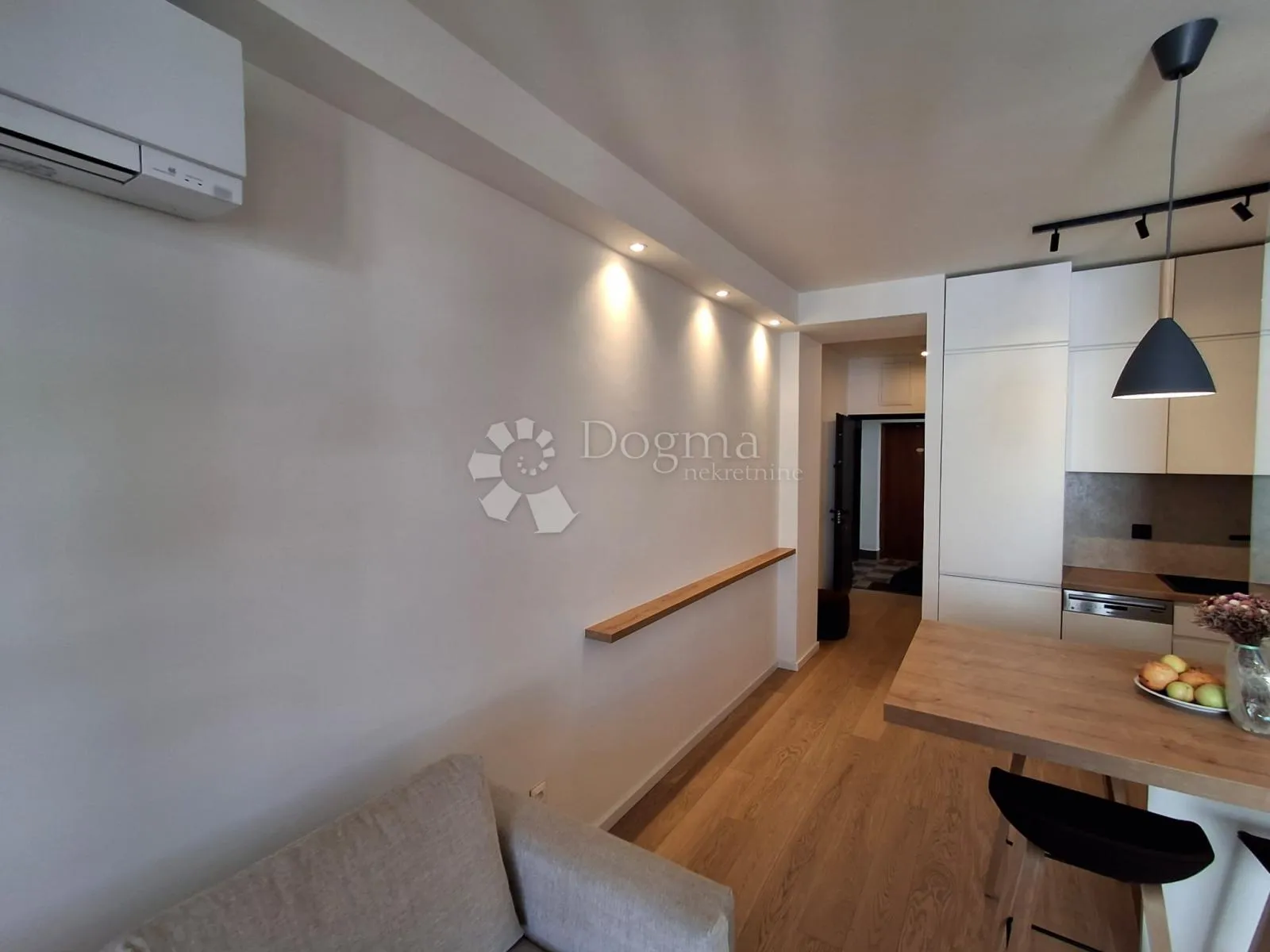 dizajnerski studio apartman u poslovnom centru raba!!! samo kod nas! - slika 29