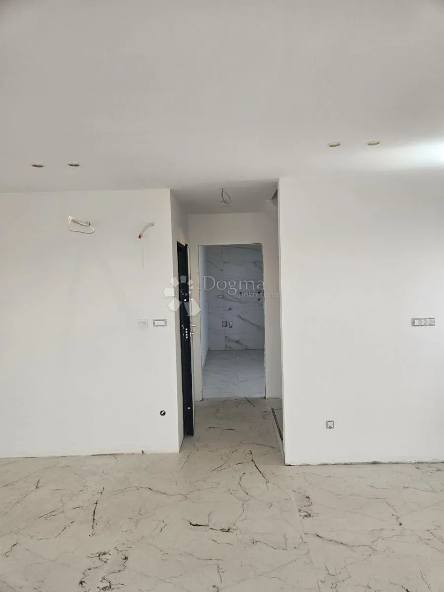 trosoban komforan dvoetažni stan s panoramskim pogledom na more! - slika 7