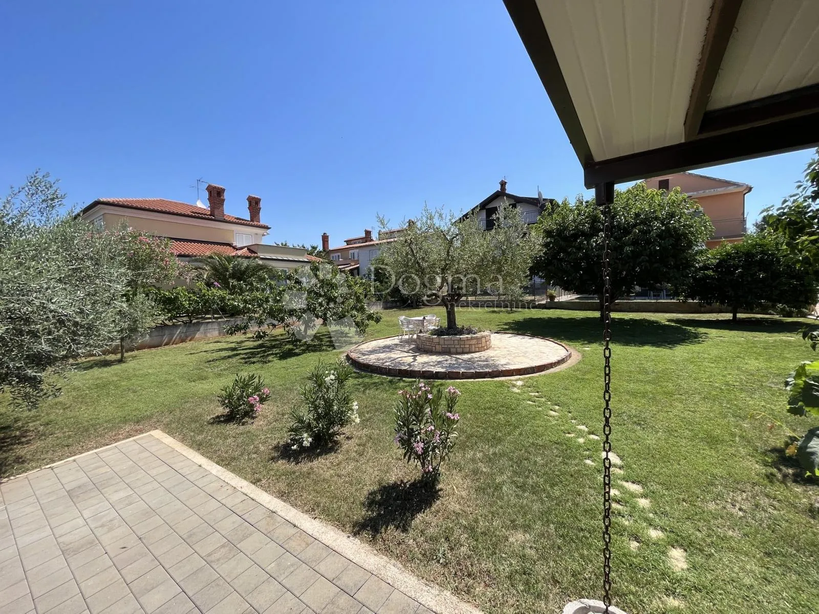 prekrasna villa s bazenom - slika 4