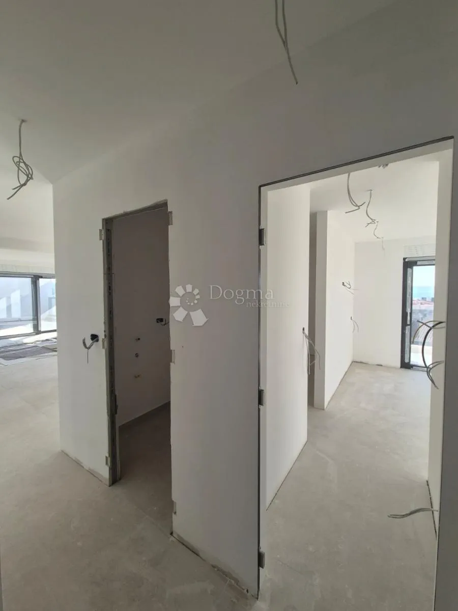 luksuzni penthouse s jacuzzijem (s16), pogledom na more i dva garažna mjesta – treći kat - slika 14