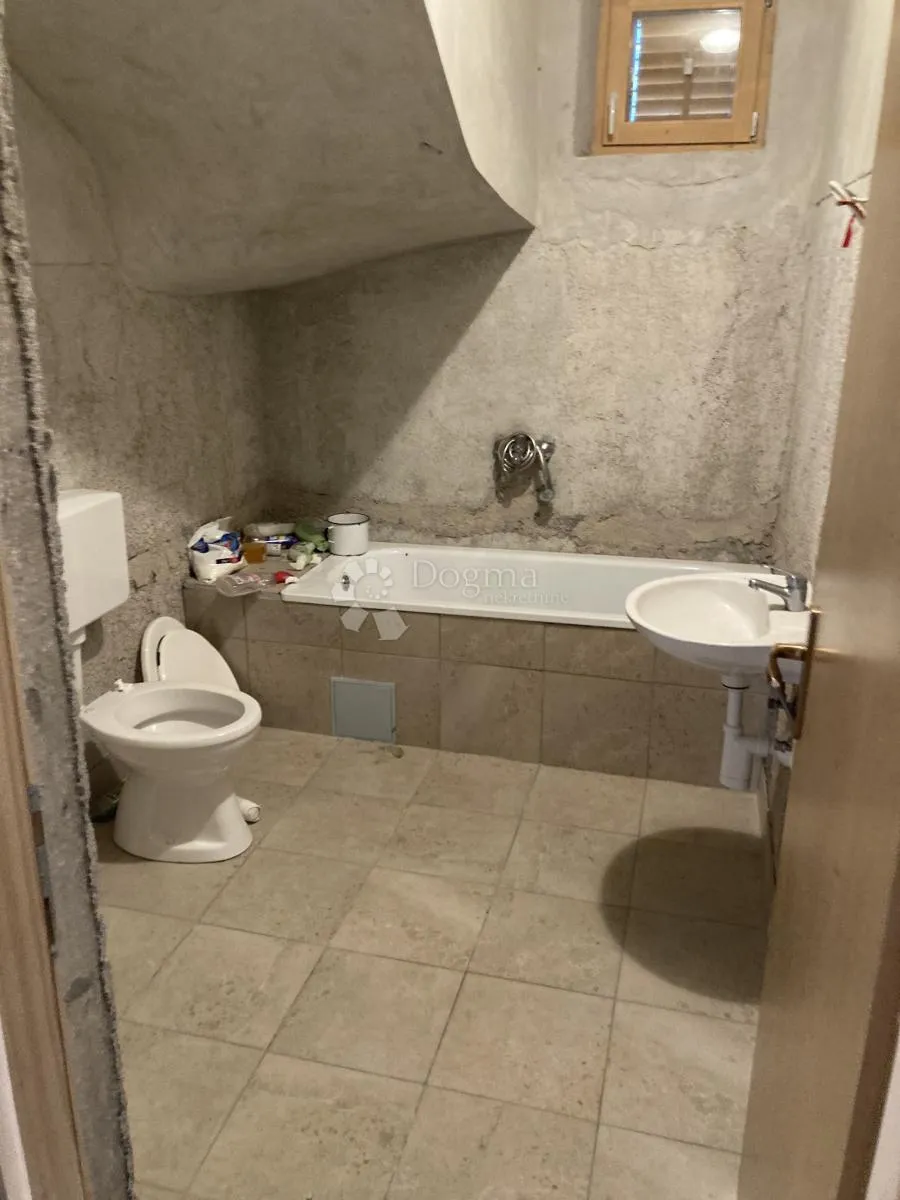 perspektivna kuća kraj izvora cetine - slika 16