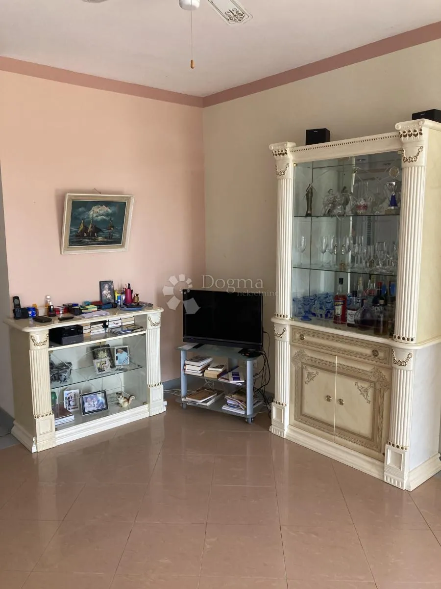 prilika - apartmanska kuća u pirovcu, 1. red do mora - slika 19