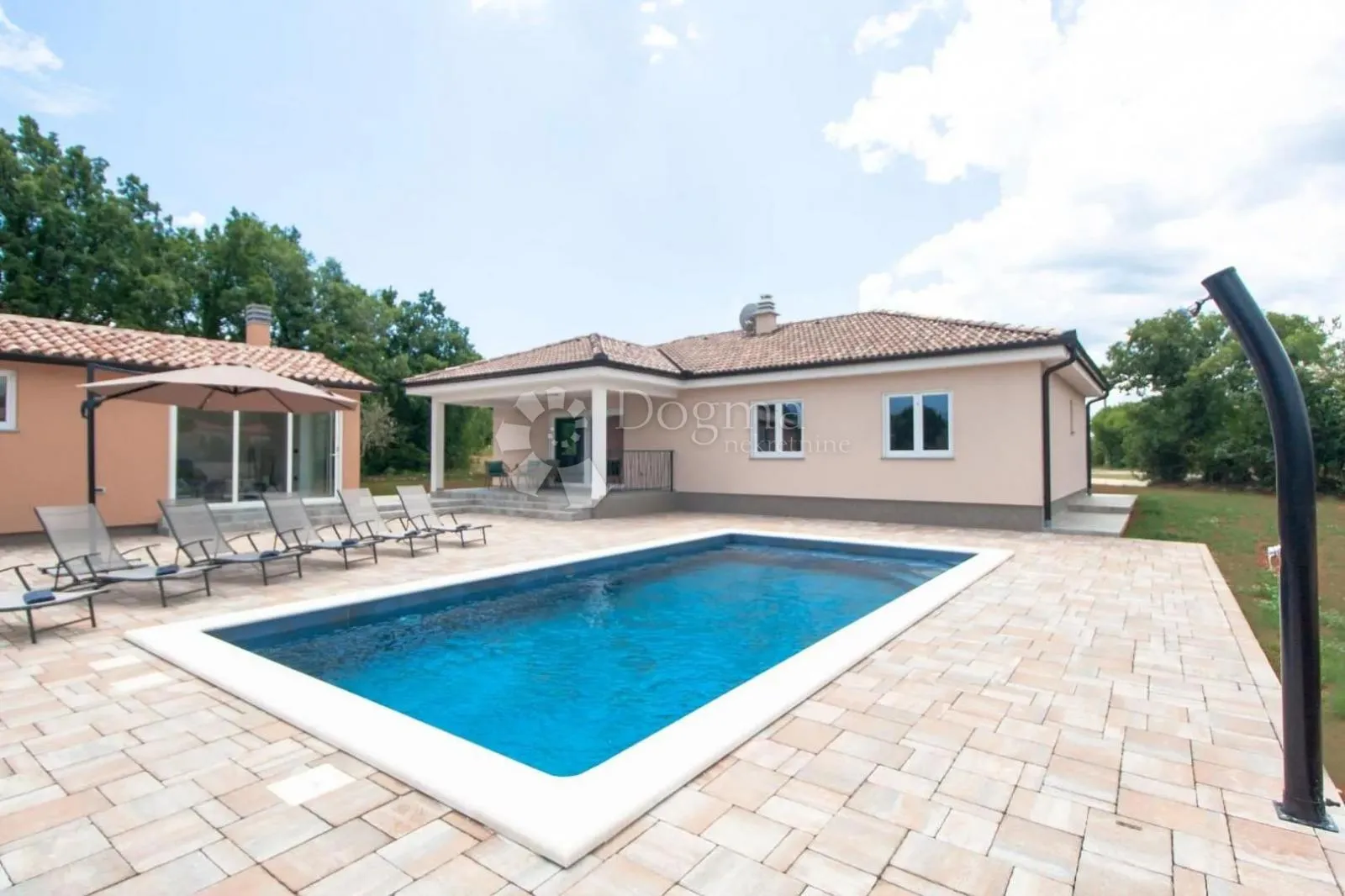 villa sa bazenom, konobom i 3800m2 okućnice - slika 37