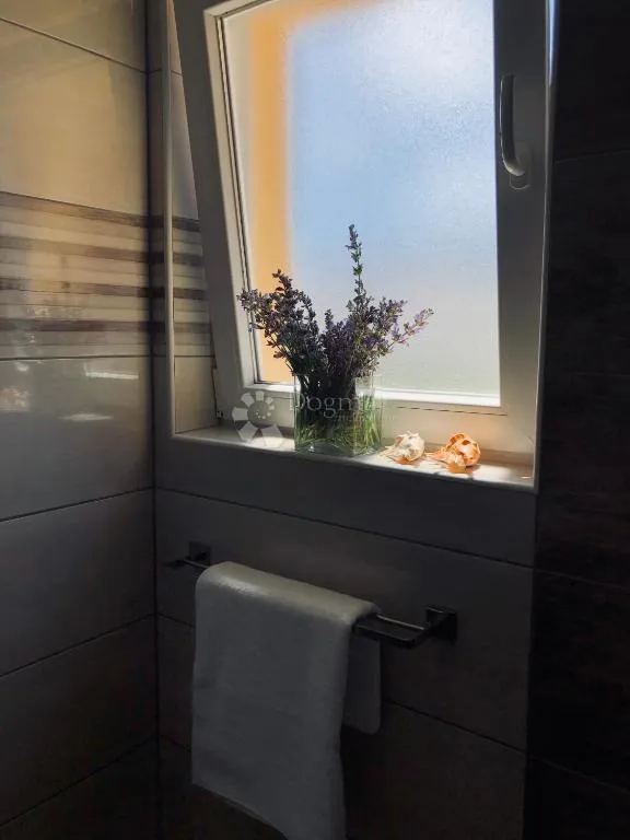 kuća na pagu s velikim dvorištem - 310m2 - slika 33
