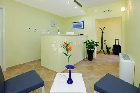 mali obiteljski hotel, prvi red do mora, vela luka - slika 4