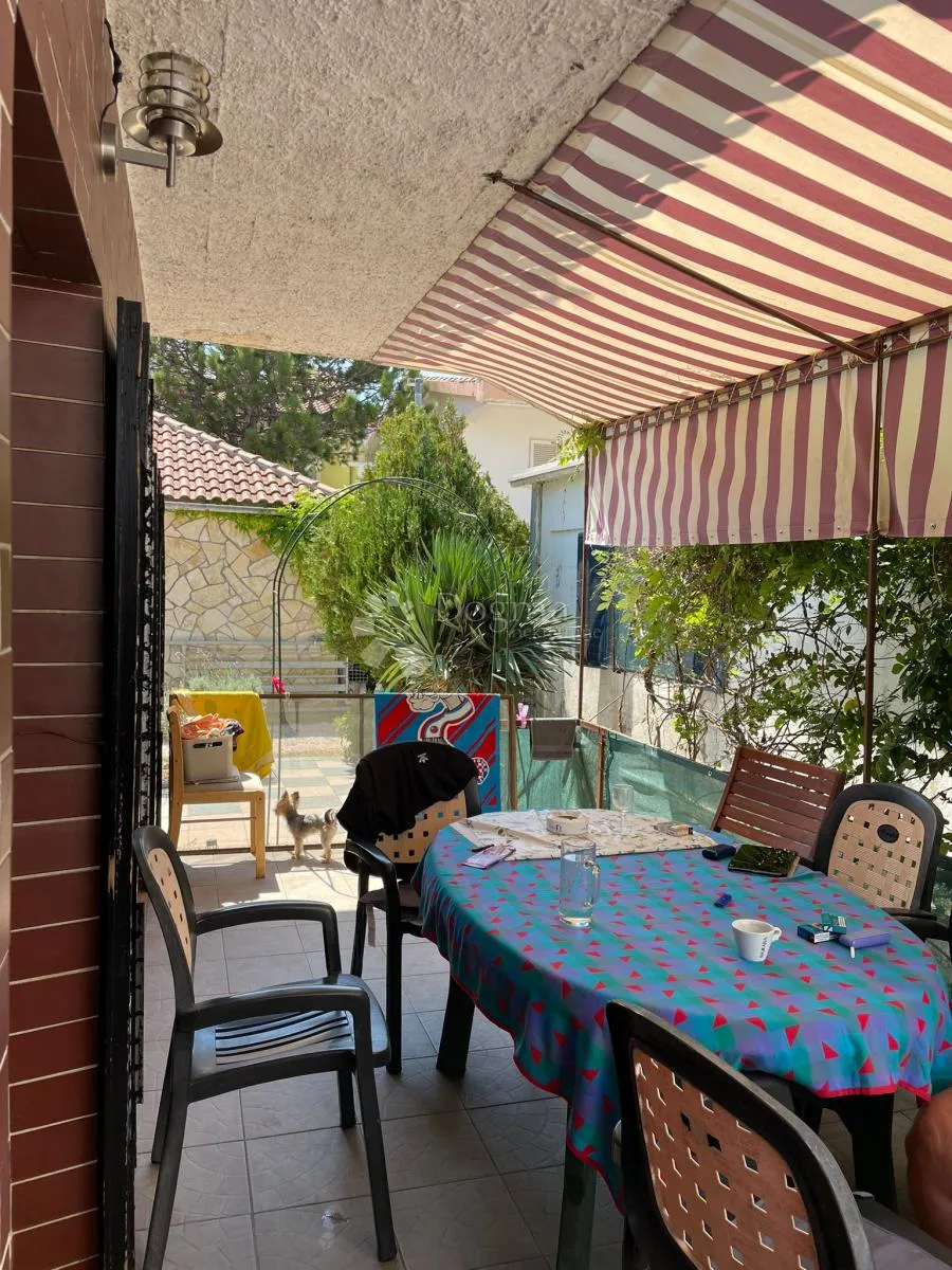 prekrasna kuća u vrsima – samo 30 m od mora! - slika 28